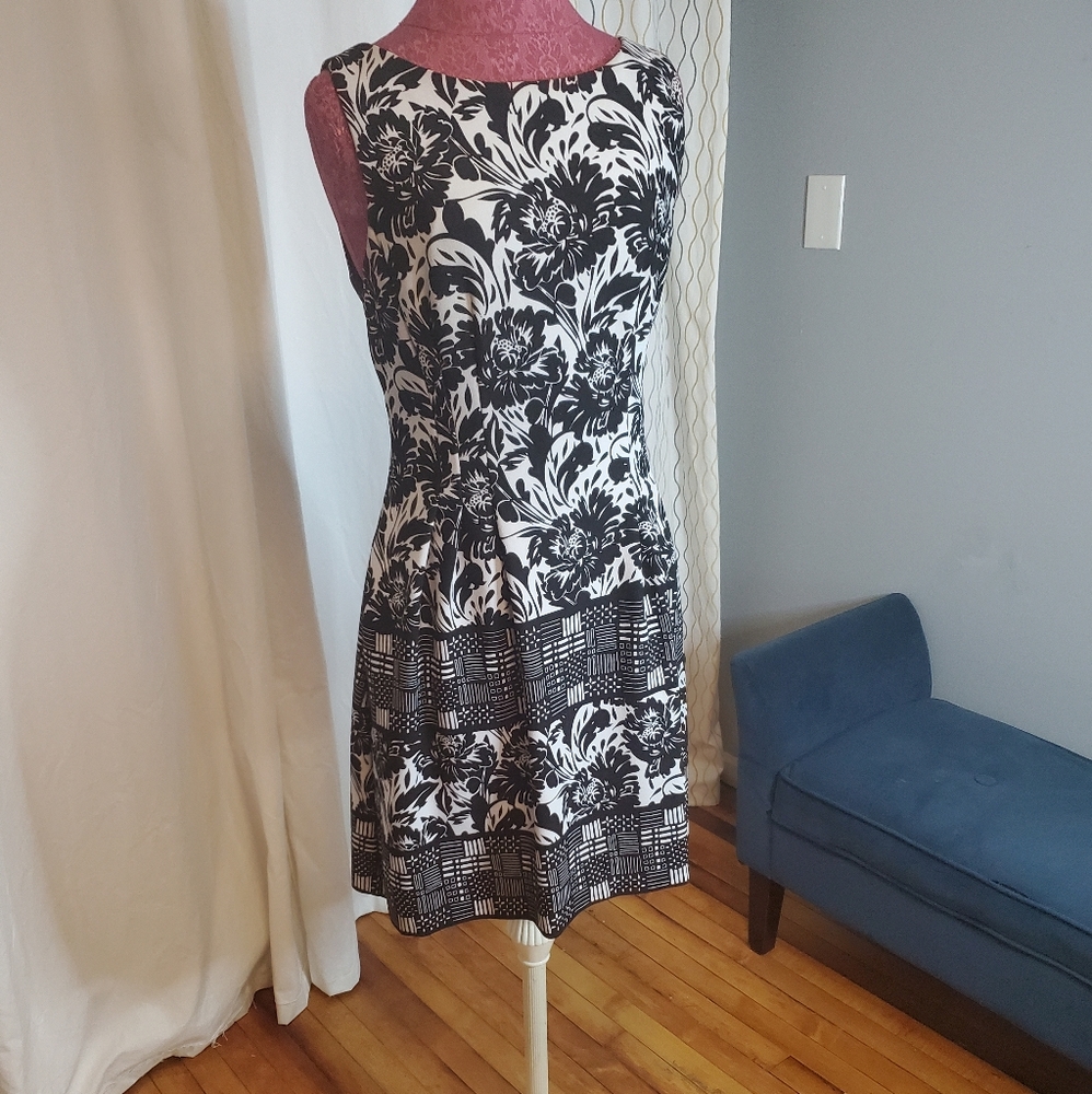 12 Vince camuto sheath dress black and white